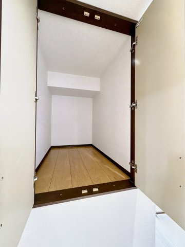 2階廊下の収納