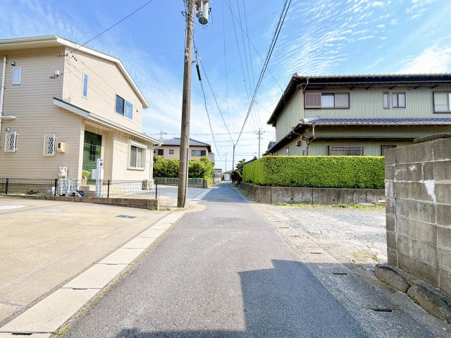 西側前面道路