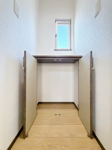 洗面台横の収納