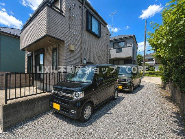 カースペースは嬉しい2台分ございます（車種制限有）セカンドカーをお持ちの方も安心です。