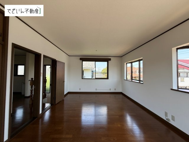 現地(2026年7月撮影)　2階12帖洋室