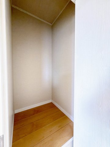2階廊下の収納