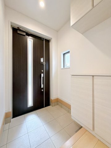 玄関収納がある広い玄関です！