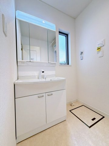 収納力のある独立洗面台です！