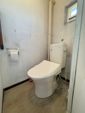 窓があるので明かりが入り、換気もできますね。