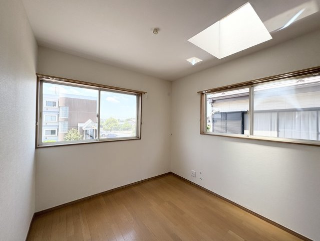2面採光！収納付きで、お部屋がすっきり片付きます。