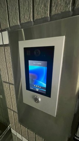 エントランスはオートロック付き