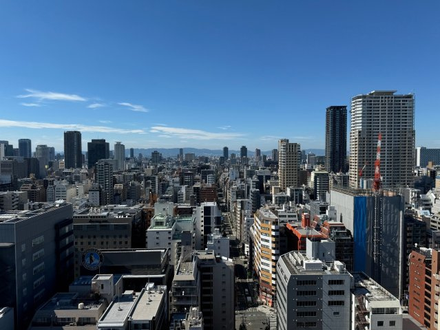 【スカイラウンジからの眺望】眼下に広がる都市の煌めき。大阪の街を見晴らすダイナミックシティービュー！