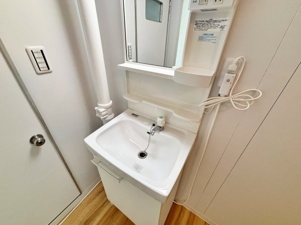 新規交換した綺麗な洗面化粧台