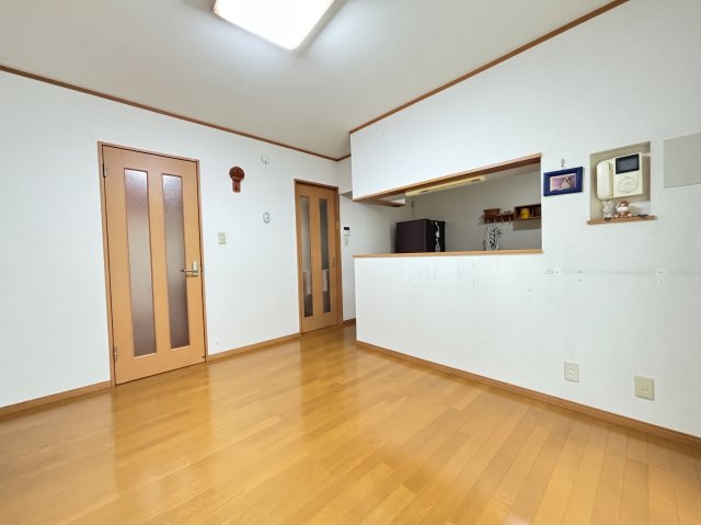 出入り口は2箇所で廊下と洗面室にアクセス可！生活導線良好な間取りです！　※画像はAIによる一部家具等の消去加工をしています。現況と異なる場合があります。
