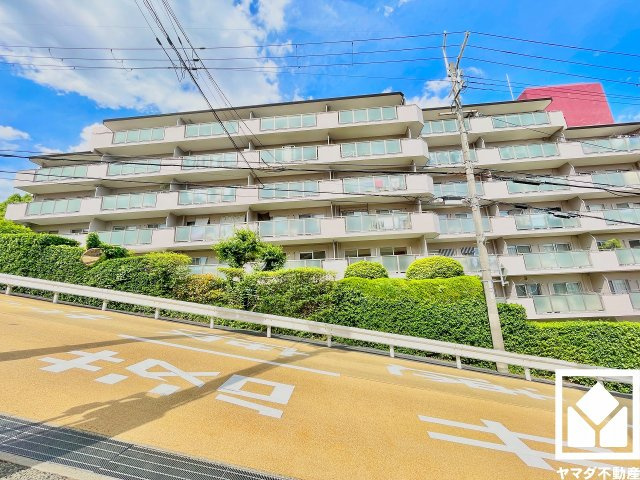 1800年以上の歴史を誇る「廣田神社」を擁する「広田山公園」まで徒歩1分（約39m）。春にはツツジや桜が美しく咲き誇る園内には遊歩道が整備されており、お散歩やウォーキングなども手軽に楽しめる環境です。