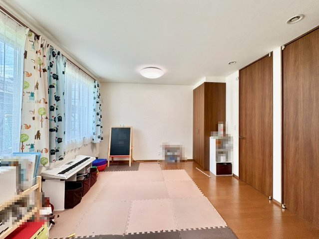 将来2部屋に分けられる間仕切り対応の洋室9帖。ライフスタイルの変化にも柔軟に対応できます。