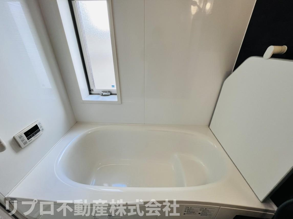 通気良好♪ゆったり浸かれる腰掛タイプの浴槽です