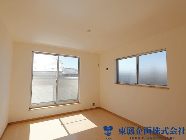 ＜7.7帖＞　大きな窓から入る日差しが心地よいお部屋は子供部屋にも◎
