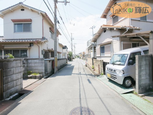前面道路は広々としておりますので、お車の運転が苦手な方でも安心ですね。