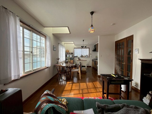 本写真を基にAI処理により家具・家財等を除去した画像を掲載しています。