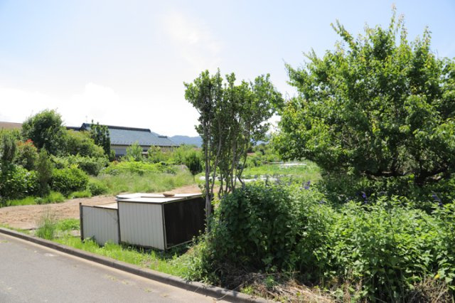 隣家の土地はどうなっているのか、生活利便施設が近くにあるのか、学校まで近いかなど、お客様のライフスタイルにあわせたイメージが重要です。また、近くにあると困る施設が近くにないかも確認するといいでしょう。