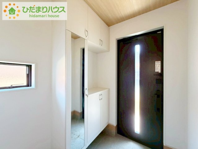 鍵や小物類を置けるスペースが確保できるため、散らかりがちな玄関をすっきりと保てます。
