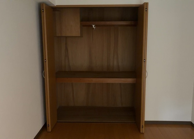 デザイン性を重視しすぎて収納が少なかった！なんてことにならないため、事前に現地で収納の数を確認しておくことをお勧めします。クローゼット以外にも床下収納や屋根裏収納、パントリーなどもチェックしましょう。