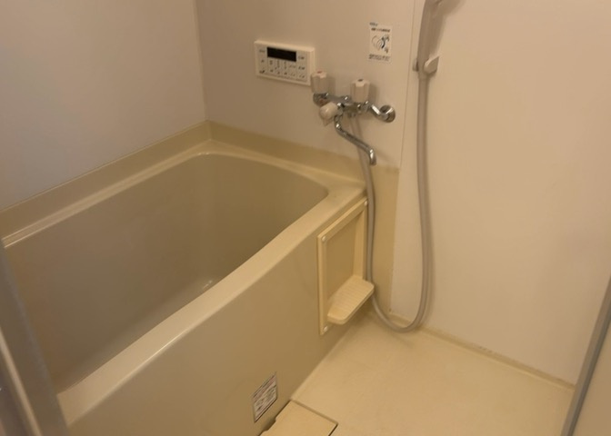 入浴時の快適さも大事なことですが、綺麗な状態を維持できなければ気持ちよく入浴できません。毎日の掃除が楽という点は大事なポイントになります！カビが生えにくく掃除がしやすい、壁や浴槽を選ぶといいでしょう。
