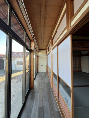 南向きの縁側。陽当たり良好です
