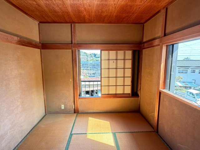 独立した和室は、窓からの静かな景色を愉しむ書斎や趣味の部屋に最適。