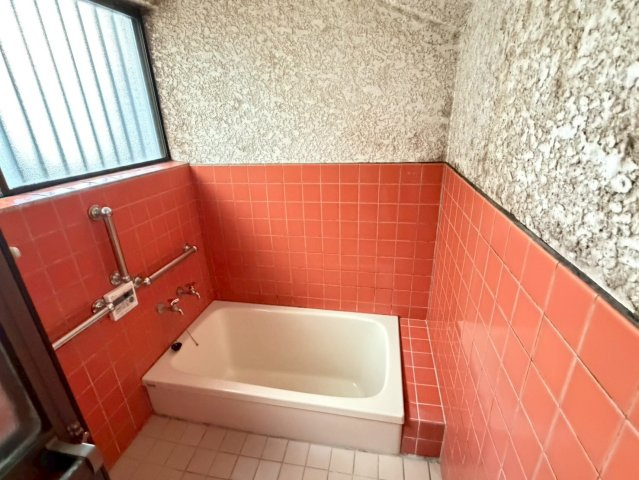 明るい光が差し込む窓を完備。自然換気がしやすく湿気がこもりにくいので日々のお手入れも衛生的です。