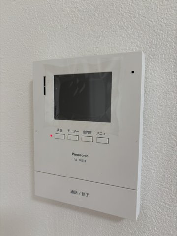 TVモニター付きインターホンで来客者の声だけでなく姿も見れて安心して玄関を開けることができます♪