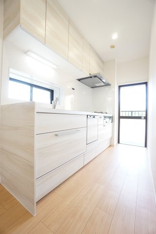 【新品】システムキッチン交換済み♪水栓一体型浄水器、乾燥付食洗機で家事の負担が減らせます♪