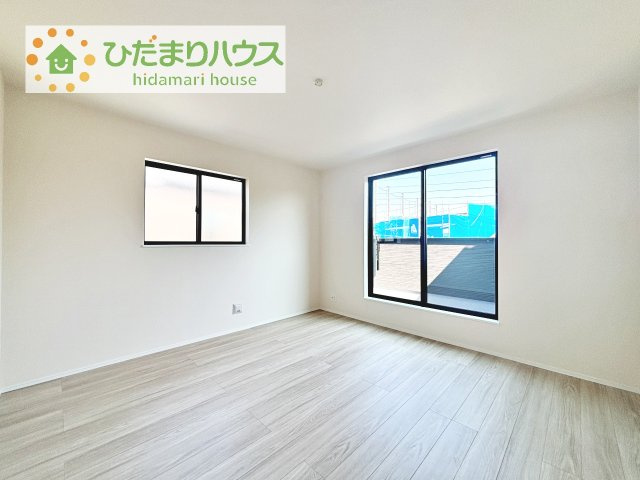 大きなベッドを置いても余裕の広さの主寝室♪