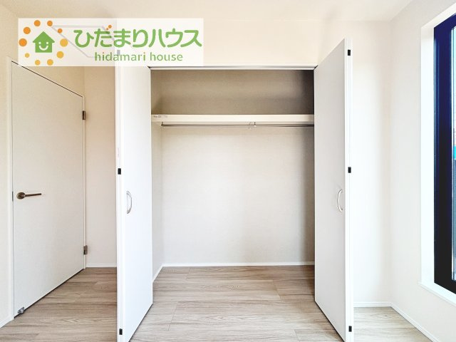 ハンガーパイプ付でお洋服の出し入れもラクラクです！