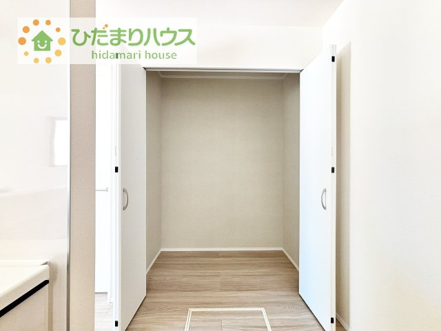 キッチン横のパントリー収納は、非常時の飲食物のストックもしっかりできますね♪