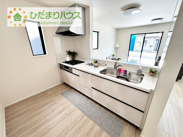 料理をしながらでも、ご家族との会話を楽しめる対面式キッチン♪