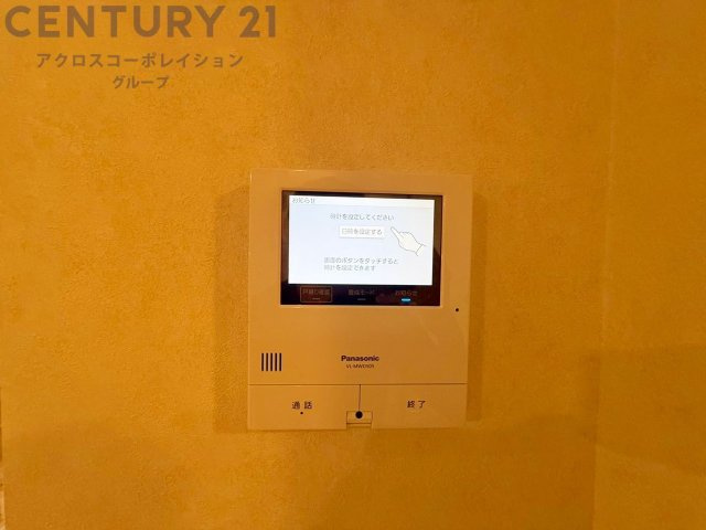 訪問者が来たときにテレビ画面で確認できるため、安心してドアを開けられます。録画機能があるものもあり、留守中に来訪者を記録しておくことができます。利便性が高く、セキュリティ面でも安心です。　