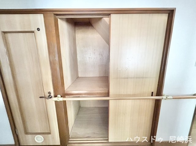 ■1階　階段下収納