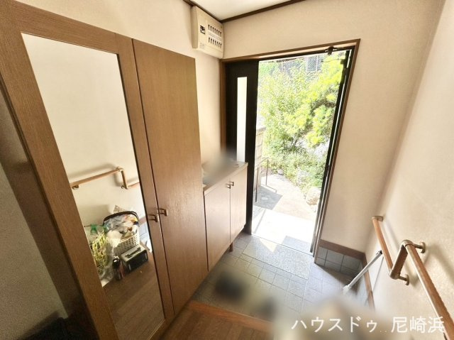 ■下駄箱には便利な姿見付き。お出掛け前の身だしなみも全身チェックできます♪