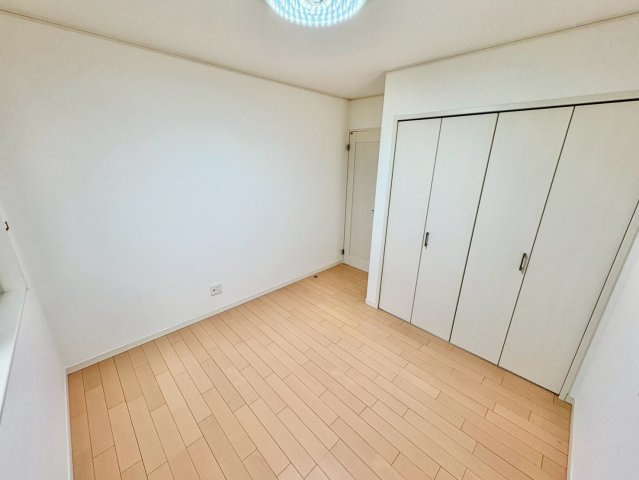 1階洋室　全居室収納で収納豊富です。