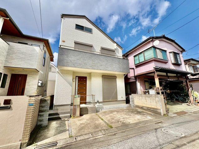 ■2015年築・2LDK＋シューズインクローク　■南道路に面した敷地です！　■戸塚綾瀬小学校まで徒歩10分(約750m)・戸塚中学校まで徒歩5分(約350m)