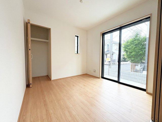 1階4.5帖/個室にもリビングの続き間にも使える自由度の高い洋室。