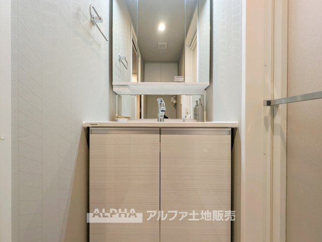 【Wash　Basin】　◆身支度をスムーズに◆Panasonic製の洗面化粧台W750を設置。洗顔や歯磨き、朝の身支度など、毎日使う場所を快適に整えています。　