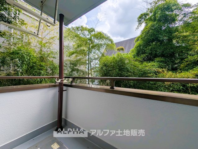 【Balcony】　◆外の空気を身近に◆洋室から出入りできるバルコニーを設置。洗濯物を干すスペースとして、毎日の家事に活用できます。