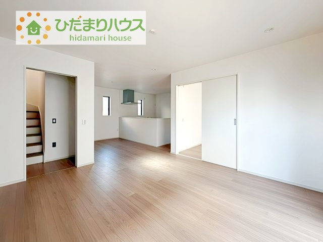 お子様が元気に遊べる広々としたリビングです！