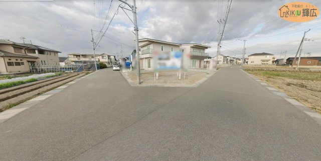 前面道路は広々としておりますので、お車の運転が苦手な方でも安心ですね。