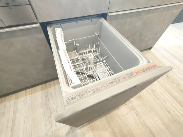 【食洗器】　手肌に優しく、家事の時短にもなる食洗機を完備。