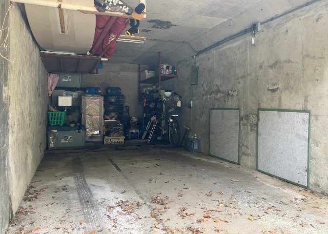 駐車場と明記されていても、最小スペースでつくられた駐車場だと大型車は駐車できなかったり、出入りしにくくなったりする可能性があります。お車のサイズと購入したい物件の駐車場のサイズを現地で確認しましょう。