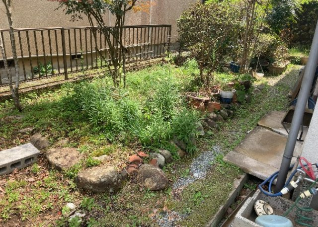 庭があることでガーデニングや家庭菜園はもちろん、こどもの遊び場やペットを放して遊ぶことができます。また、家の周囲に余裕があるということです。隣地との間があれば、十分な日当たりと、風通しが確保できます。