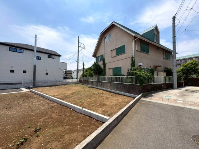 ■D区画　■自由設計で理想の住まいを実現できる注文住宅用地！　■現地と合わせて当社施工現場のご見学も可能です！　■花田小学校まで徒歩2分(約160ｍ)・中央中学校まで徒歩15分（約1200ｍ）