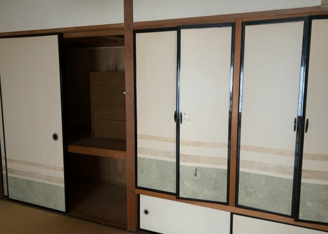 デザイン性を重視しすぎて収納が少なかった！なんてことにならないため、事前に現地で収納の数を確認しておくことをお勧めします。クローゼット以外にも床下収納や屋根裏収納、パントリーなどもチェックしましょう。