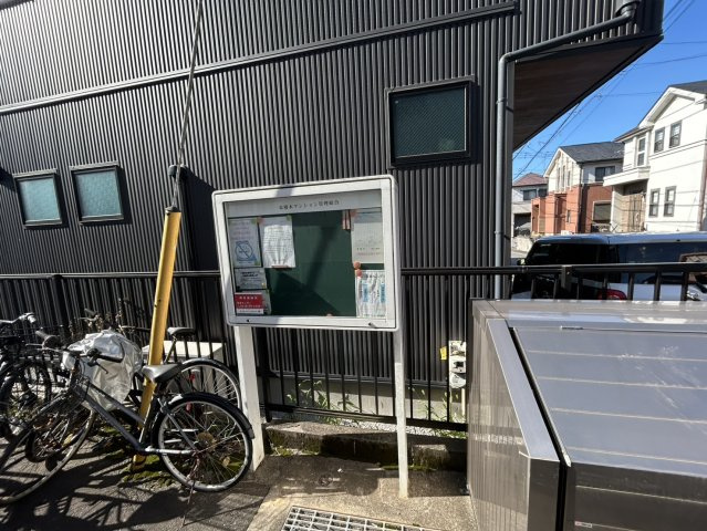 外観はマンション管理がされているかの目安になります。築年数が古いと、壁面は劣化してひび割れが生じることも！建物が古びていても細かいところが修繕されていると、きちんと管理されているなぁと感じるでしょう。