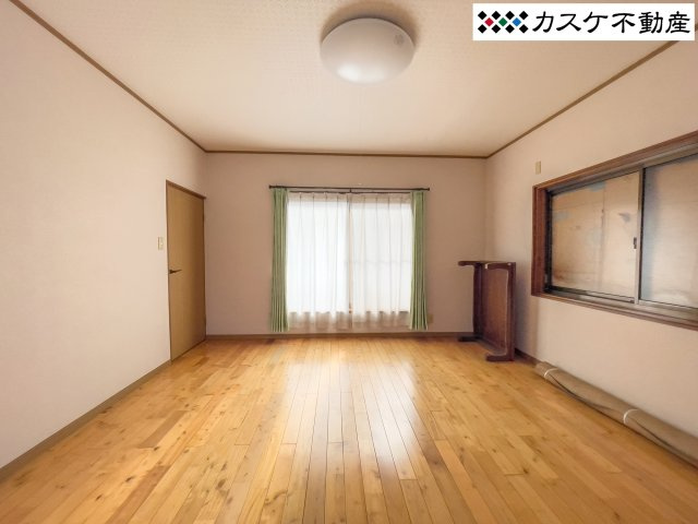 約9帖の2F洋室（東側）
